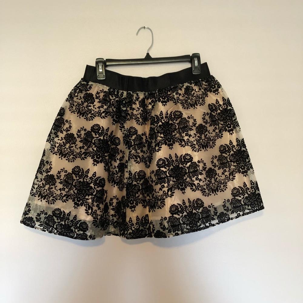 Skirt with velvet detail